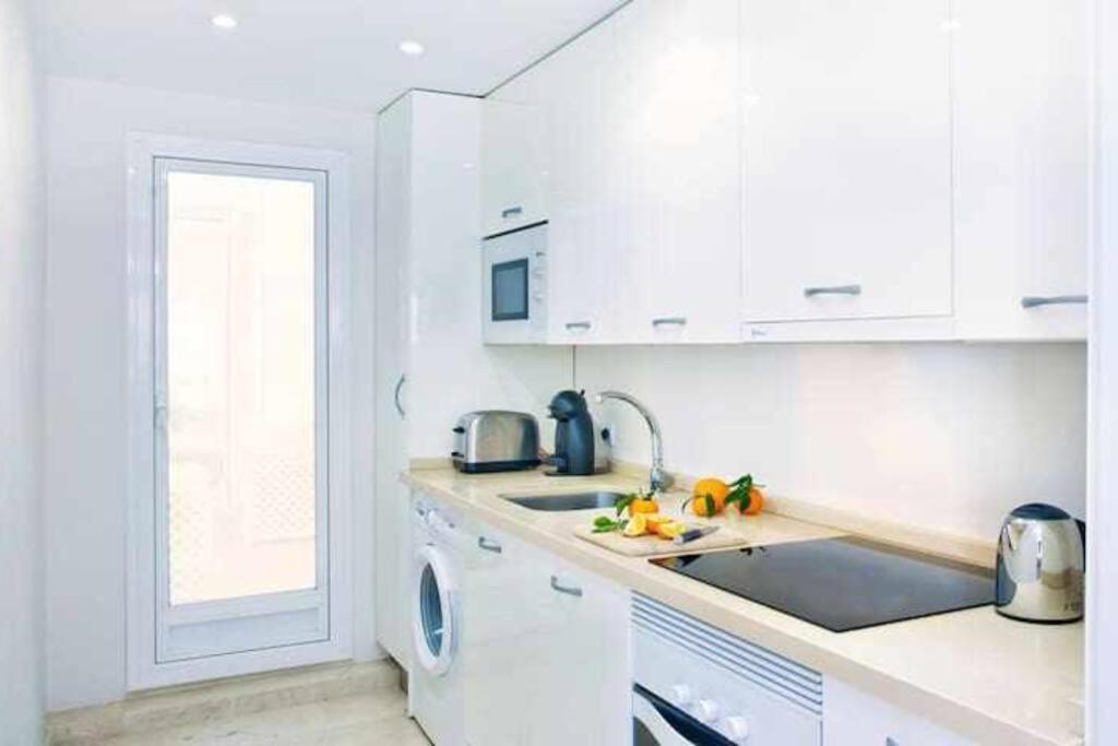 Best Location Apartment In Marbella. Beachfront!! Eksteriør bilde